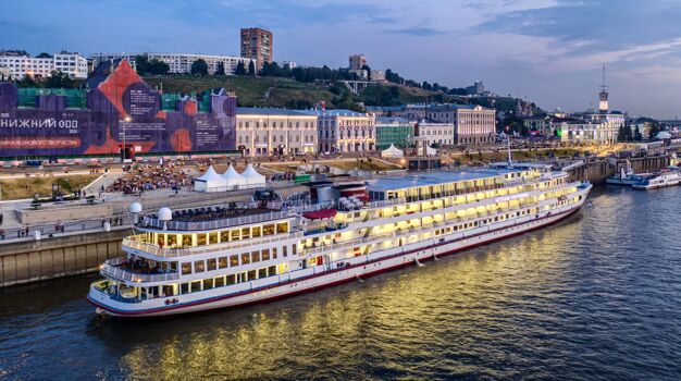 Теплоход Мстислав Ростропович