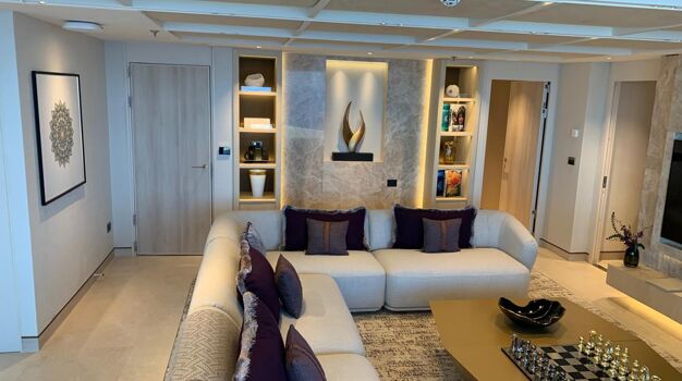 Гостиная в каюте Royal Villa