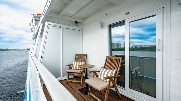 Балкон в каюте "Полулюкс с балконом"