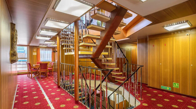 Вестибюль на корме шлюпочной палубы