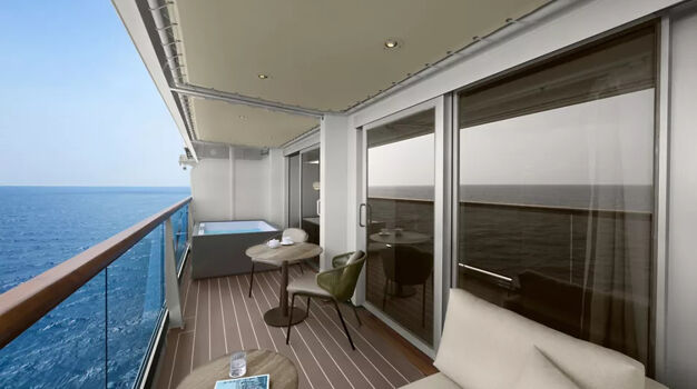 Терраса с джакузи в каюте Cove residence with whirlpool