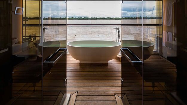 Ванная комната в каюте Royal Panorama Suite