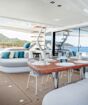 Стол для обеда в лаундже на открытом воздухе в задней части Spirit of Ponant