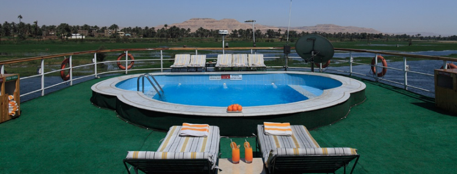 Бассейн на теплоходе Amara / Jaz Al Qassida