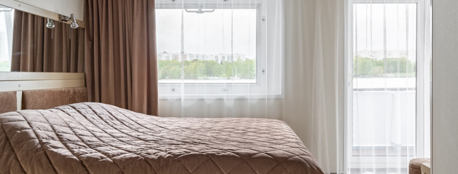 Каюта Полулюкс с балконом на теплоходе Огни большого города