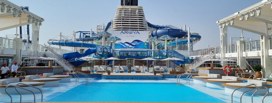Основной бассейн на лайнере Aroya