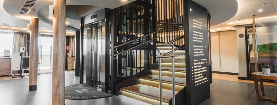 Атриум с лифтом на теплоходе Мустай Карим