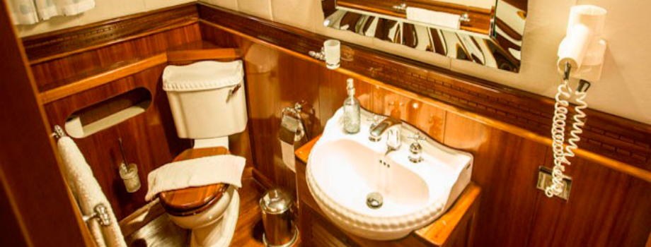 Ванная комната в каютах яхты Гранд Адмирал