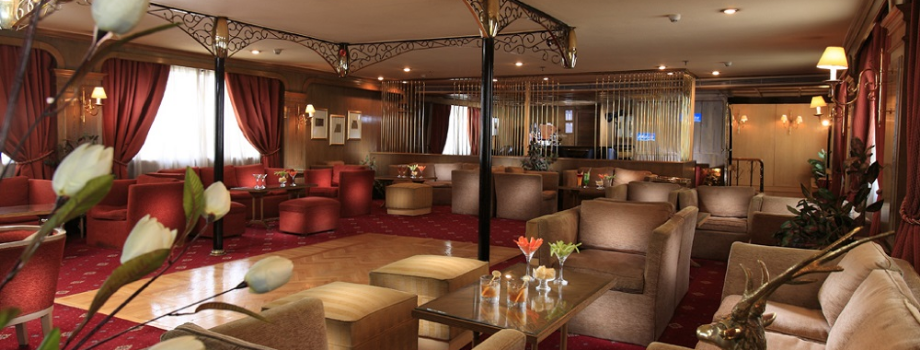 Лаундж-бар на теплоходе Amara / Jaz Al Qassida