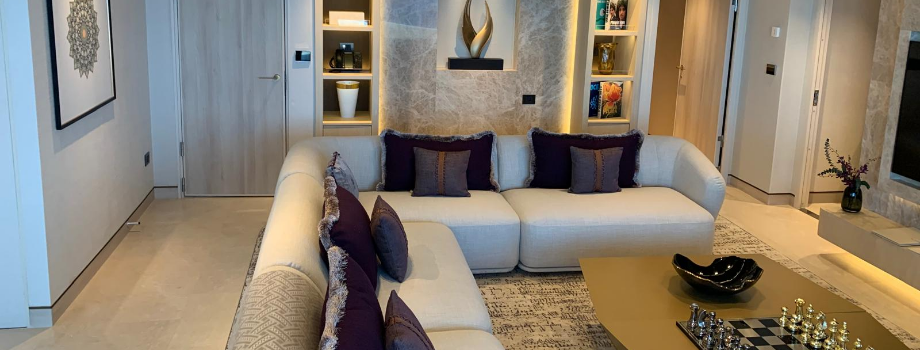 Гостиная в каюте Royal Villa на лайнере Aroya