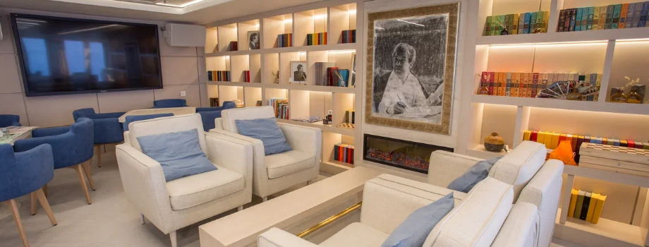 Винная библиотека на теплоходе Мустай Карим