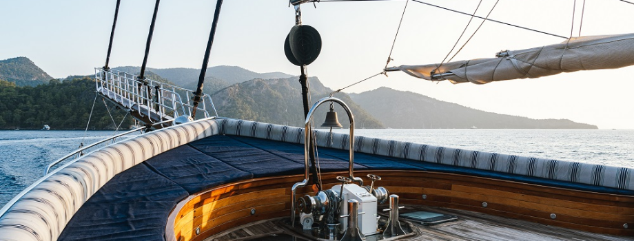 Нос яхты Гранд Адмирал