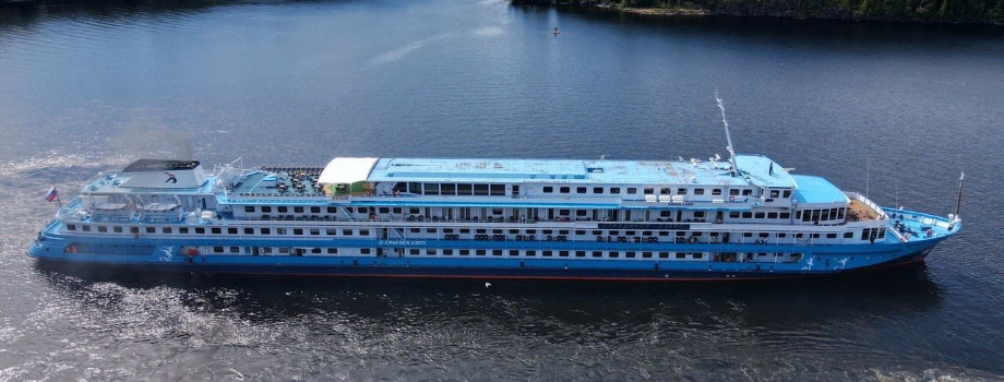 Теплоход Лебединое озеро