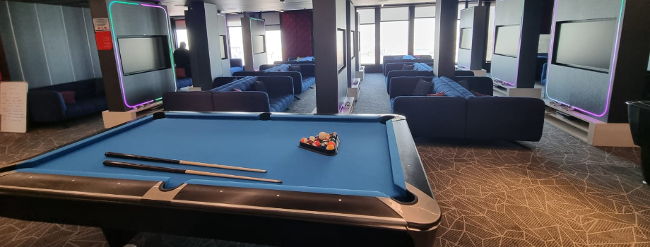 Зона отдыха для подростков на лайнере Aroya