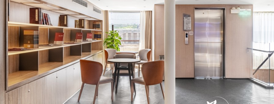 Лифт на теплоходе Аполлон