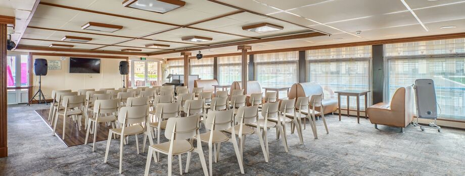 Конференц-зал и бар «Ладога»