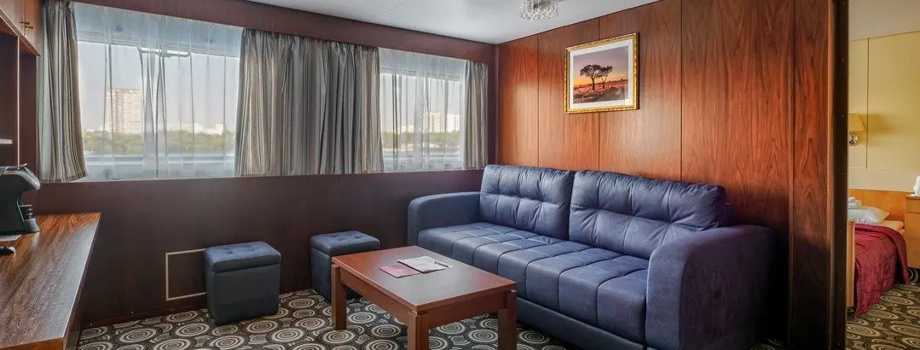 Гостиная в каюте Люкс