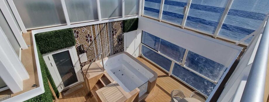 Терраса с джакузи в каюте Presidential Villa