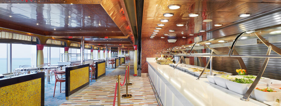 Шведский стол в ресторане