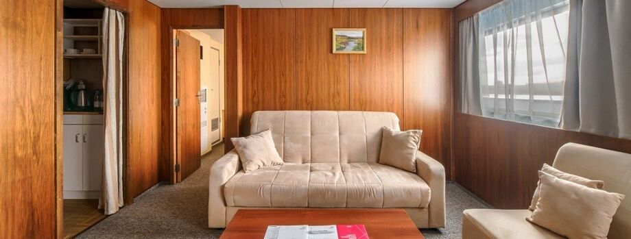 Гостиная в каюте Люкс