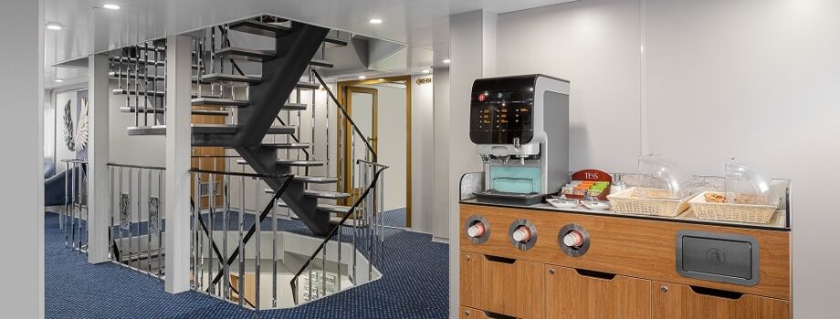 Кофе-станция в холле