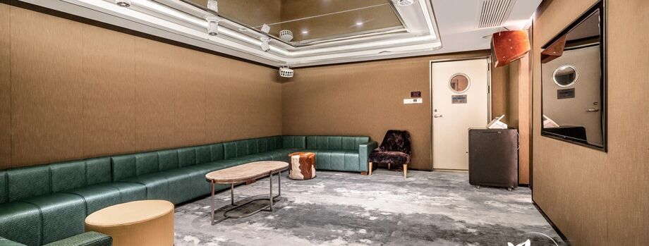 Караоке-комната