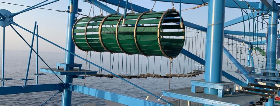 Веревочный парк на открытой палубе