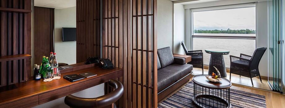 Гостиная зона в каюте Grand Deluxe Suite