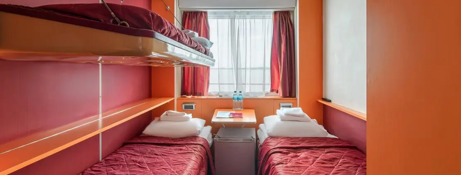 Трехместная двухъярусная каюта