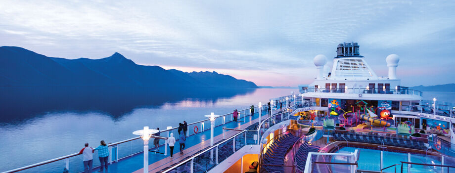 Открытая палуба с бассейнами