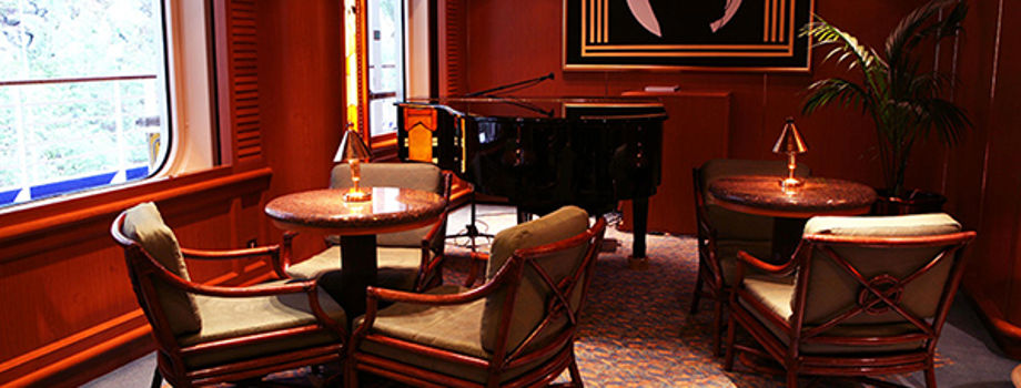 Лаунж Crooners Bar & Lounge