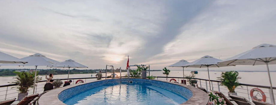 Бассейн на открытой палубе