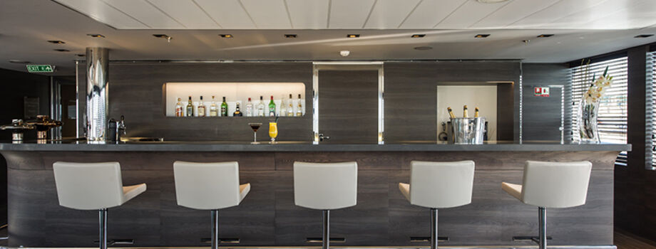 Бар в Панорамном лаунже