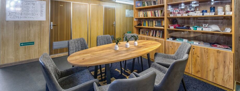 Зона отдыха в холле