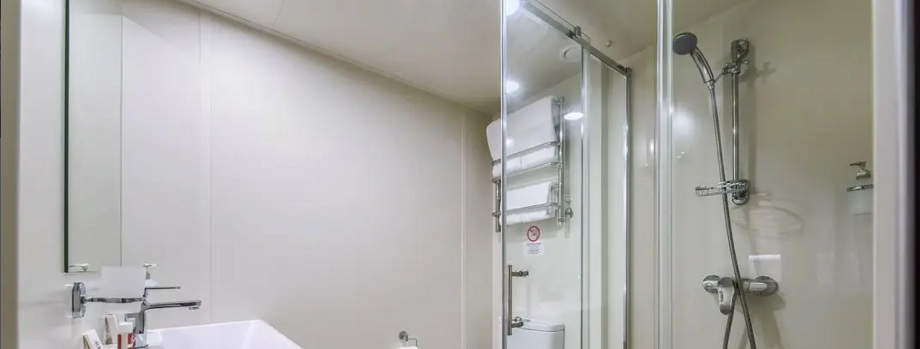 Санузел в каюте Делюкс