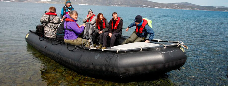Экскурсия на экспедиционной лодке