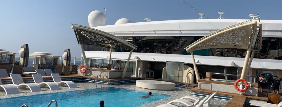 Бассейн Sky pool только для взрослых