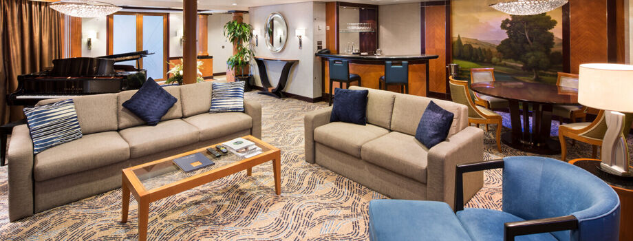 Гостиная в каюте Royal Suite