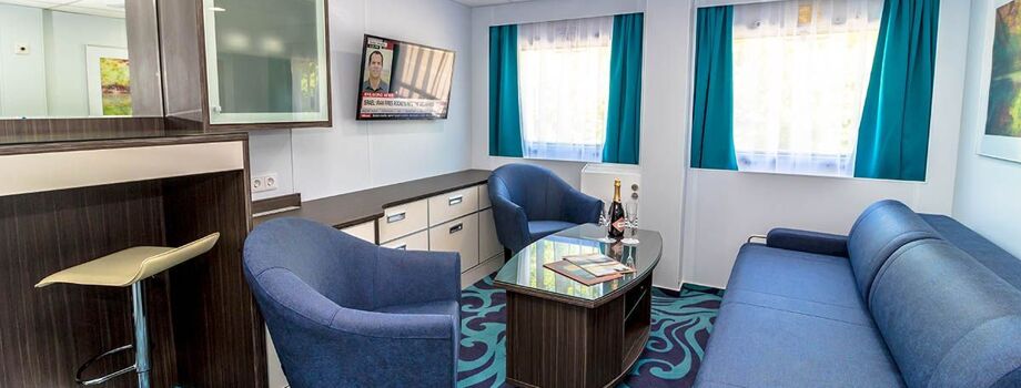 Гостиная в каюте Люкс