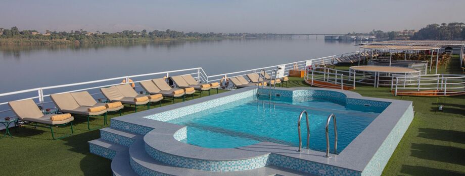 Бассейн на открытой палубе