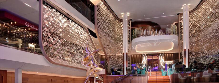 Холл Grand Plaza