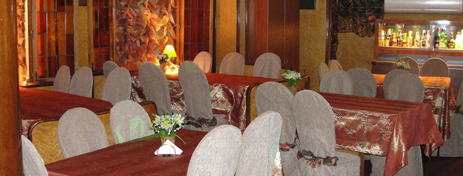 Салон питания на главной палубе