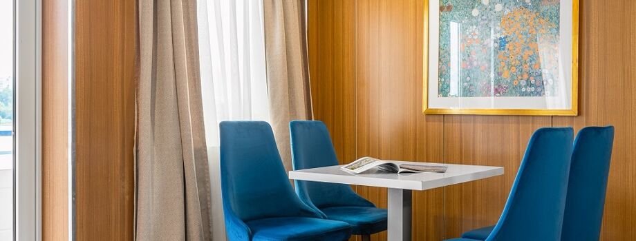 Зона отдыха в холле