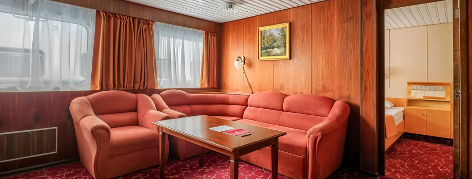 Гостиная в каюте Люкс