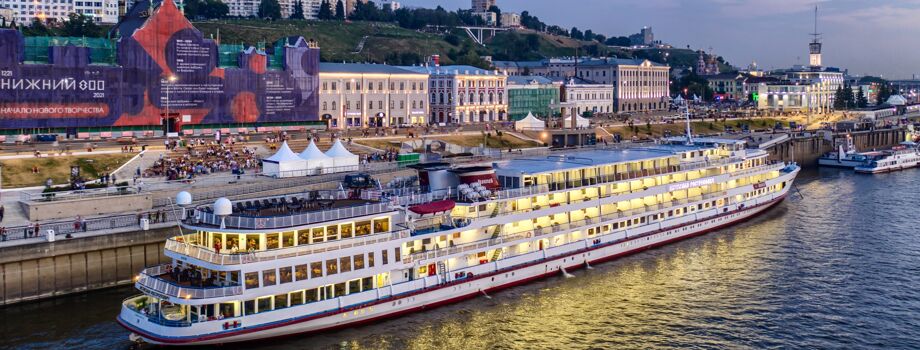 Теплоход Мстислав Ростропович