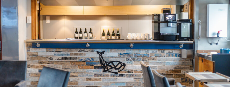 Бар в кают-компании