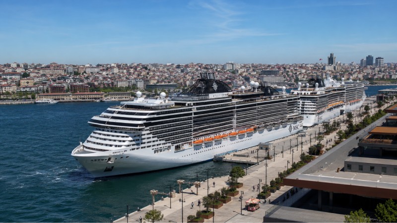 lainery-stoyat-v-portu-stambul.jpg